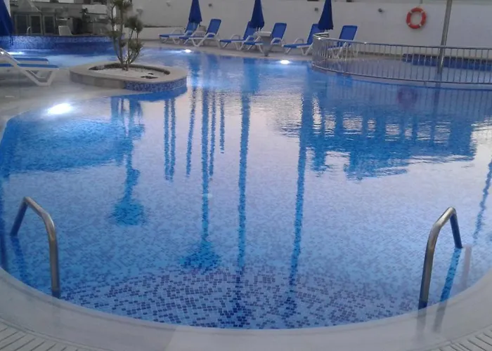 Captain Pier Szálloda Protarász